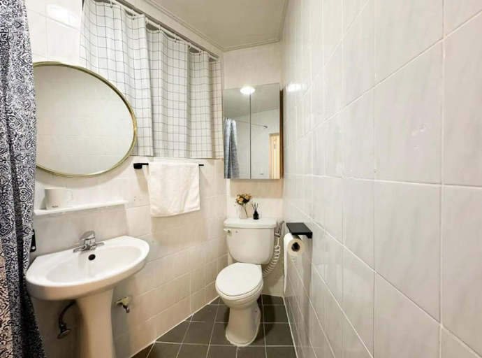 Others 3, STAY ROCK 樂 2 Room 3 Beds 3 min from Ewha Univ stn, Mapo