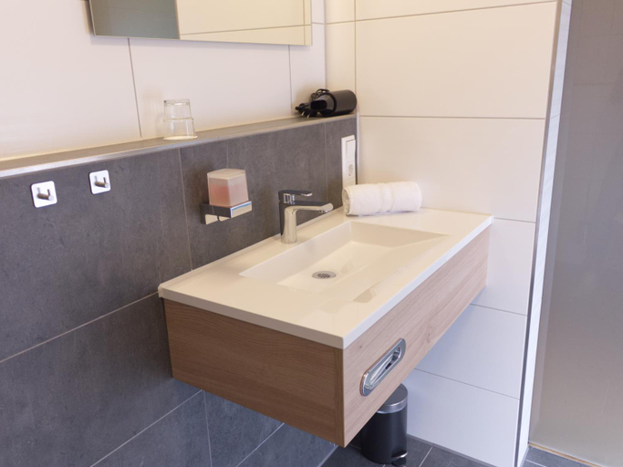 Bathroom 4, Hotel Wubbel, Emsland