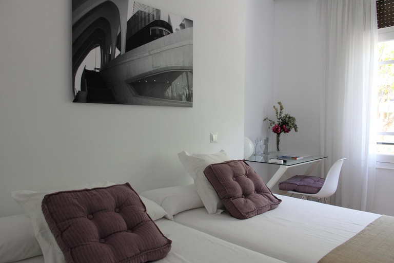 Bedroom 2, 7 Moons B&B, Valencia