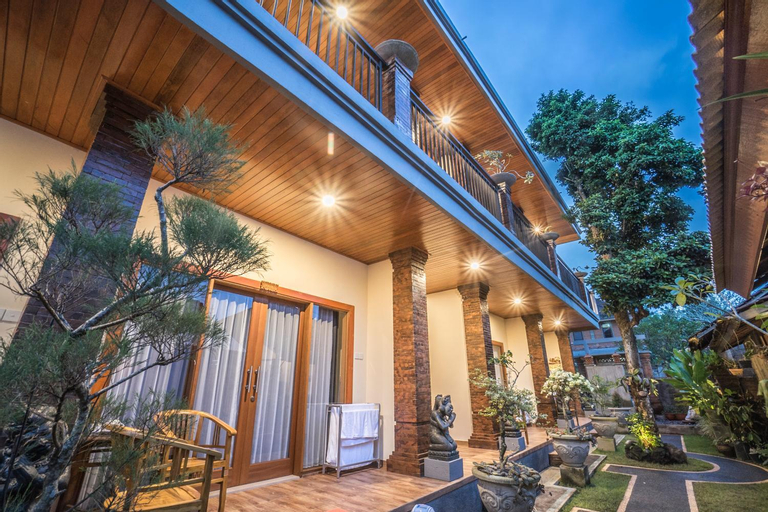 Exterior 4
