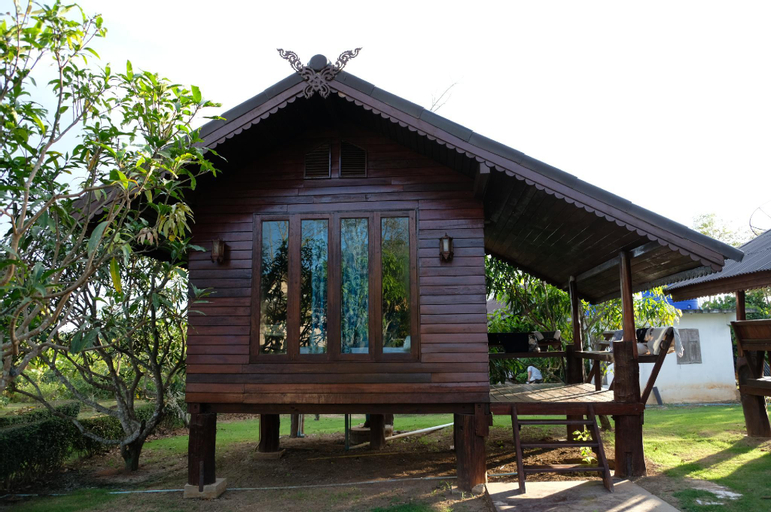 Exterior 1