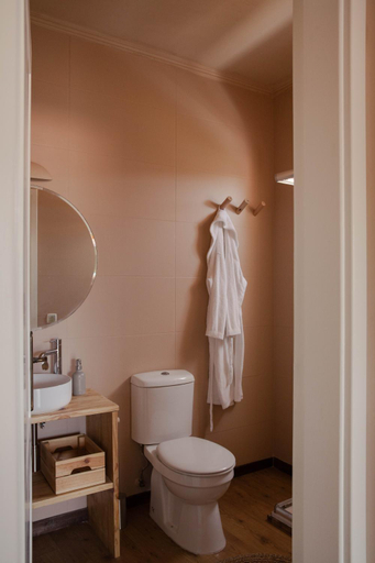 Bathroom, Azenhas do Mar Roadside House, Sintra