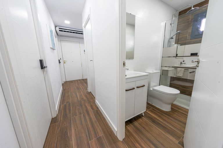 Shower 4, ApartamentosDnord, Tarragona