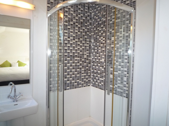 Bathroom 3, Castlemartyr Mews