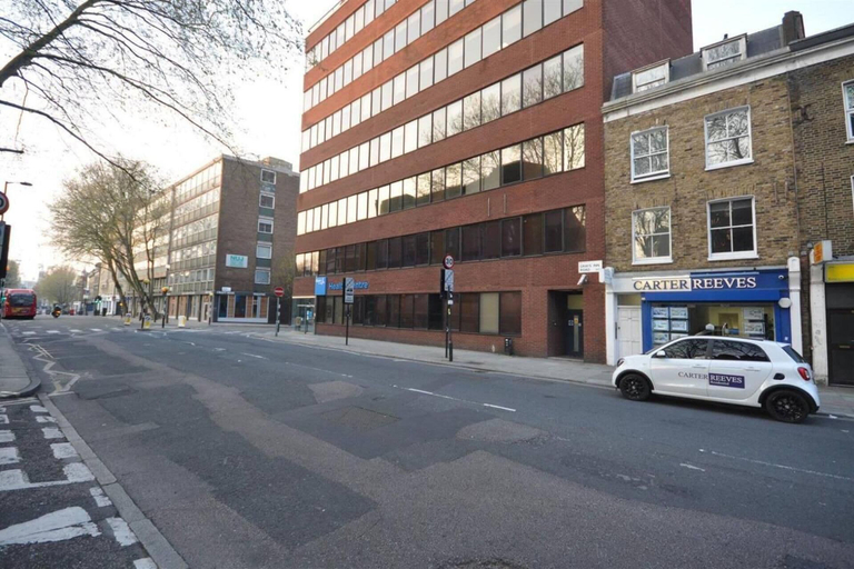 Parking, Apartment Sleeps 7 With Wifi, London