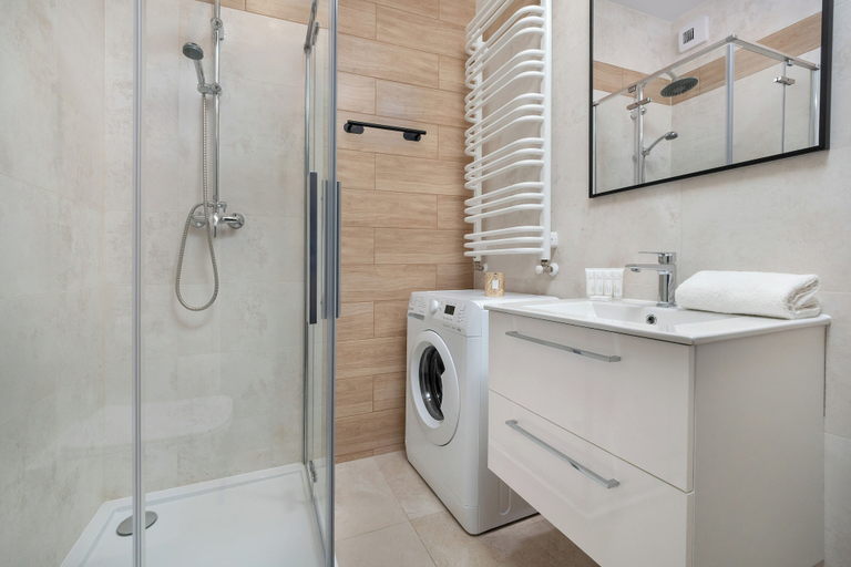 Bathroom 4, Wodna Apartment ��odź by Renters, Łódź
