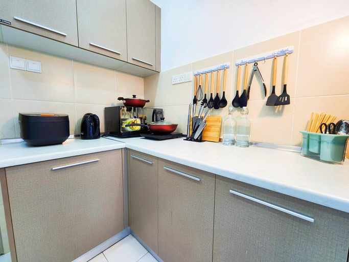 Others 5, KLIA Lili Residensi 5+2 PAX with Stunning Pool, Seremban