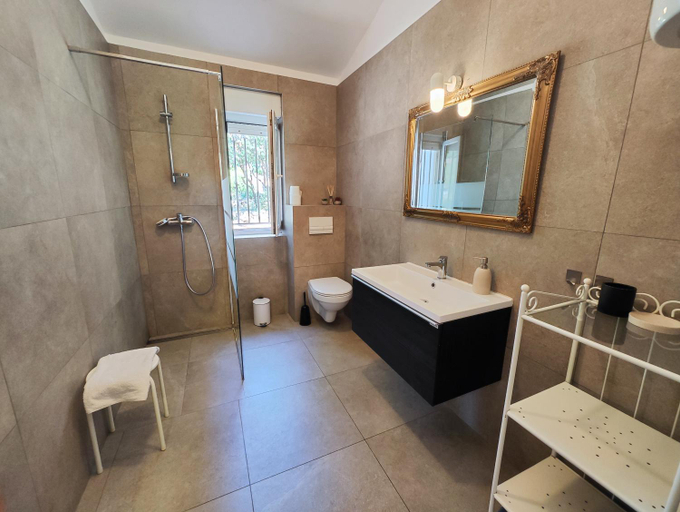 Bathroom 3, Lavender House, Pag