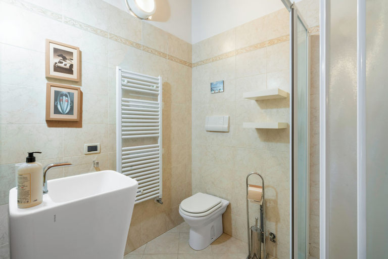 Bathroom, Torri 15 Holiday Home, Siena