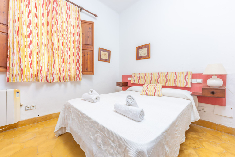 Room 5, Can Mir in Mallorca With 4 Bedrooms and 3 Bathrooms, Baleares