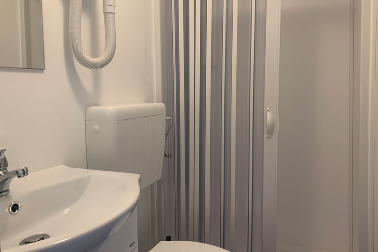 Bathroom 4, Hostel & Glamping Santa Fortunata, Napoli