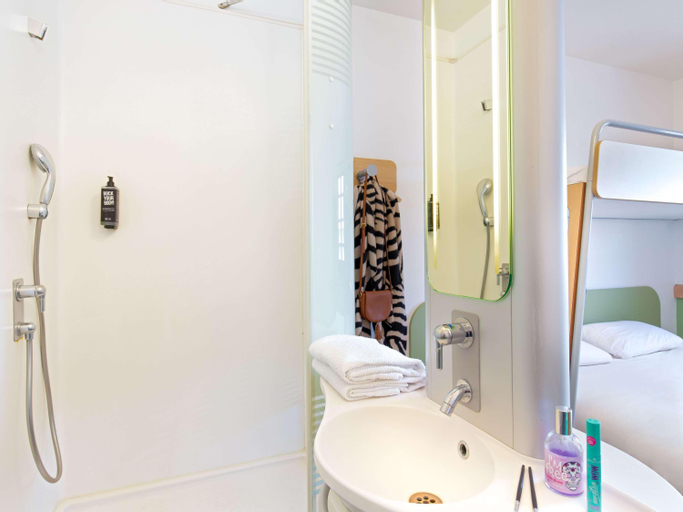 Bathroom 15