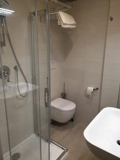 Bathroom 3, Hotel Altieri, Venezia