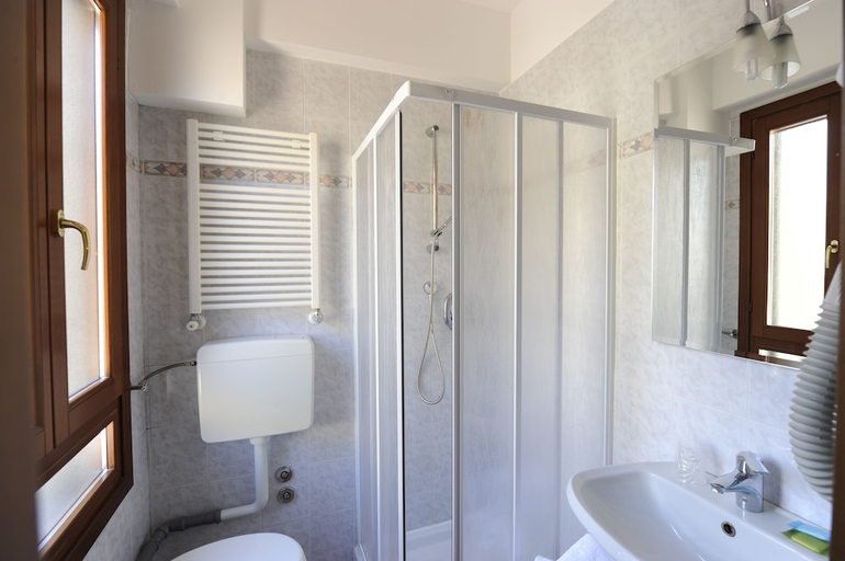 Bathroom 3, Villa Rosa, Venezia