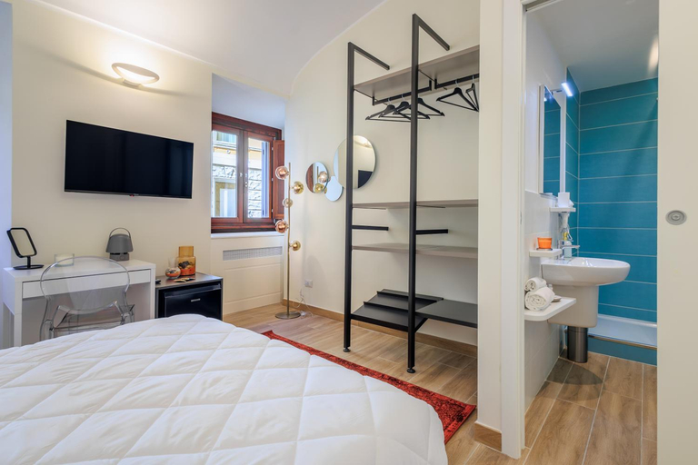 Bathroom 2, Mater Rooms & Suites, Rome