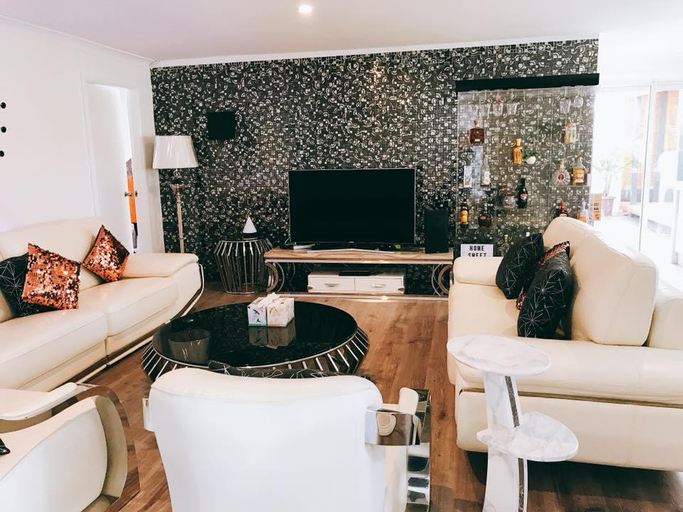 Bankstown Garden Home 8 mins to Station, Bankstown - North-East
