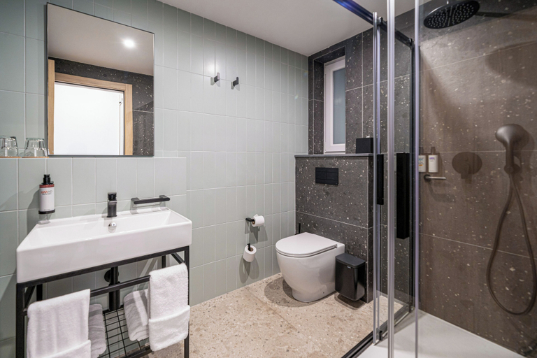 Bathroom 4, Hotel Scirocco St. Julian's, Affiliated by Meliá, St Julian's