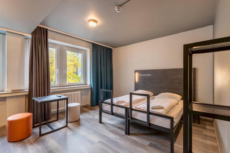 Bedroom 2, a&o Koln Hauptbahnhof, Köln