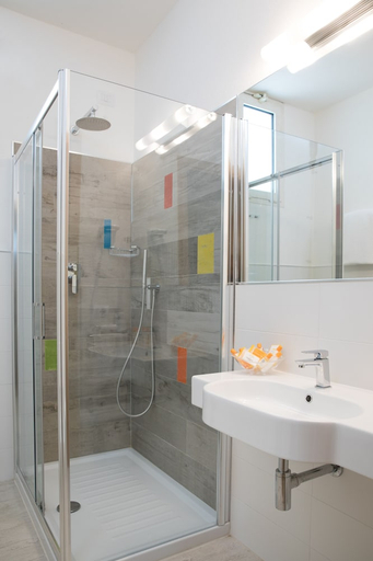 Bathroom 4, Flamingo Hotel, Cagliari