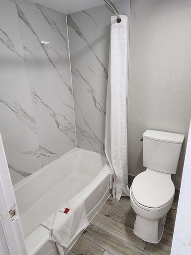 Bathroom 4, Americas Best Value Inn Longview, Gregg