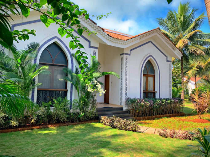 Exterior & Views