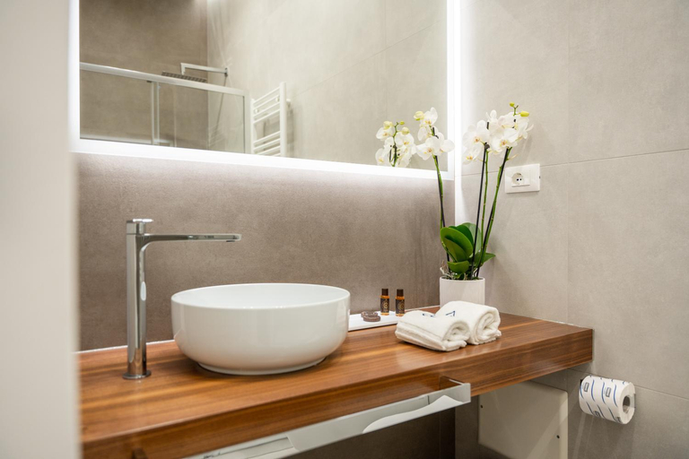 Bathroom 3, Daline Holiday Rooms, Lecce