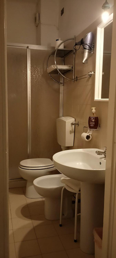 Bathroom 3, piccolo hotel holiday center, Savona