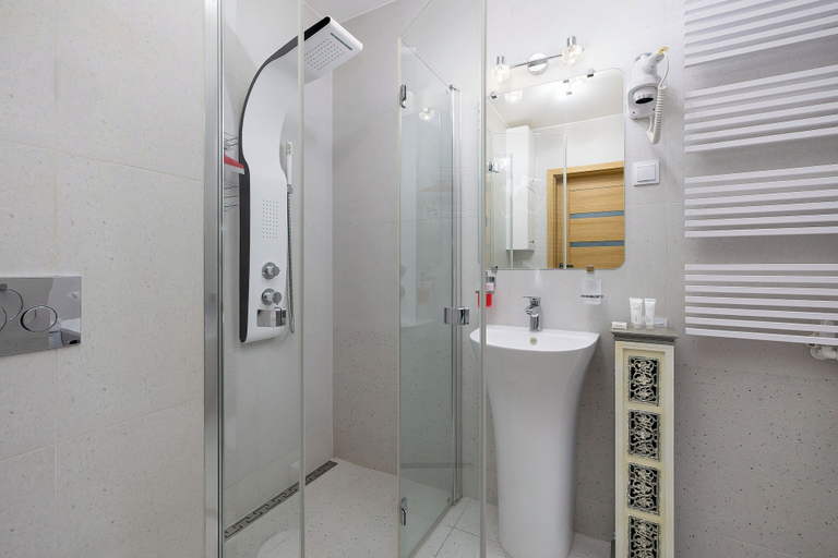 Bathroom 4, Apartament Kolorowe Balkony by Renters, Kamień