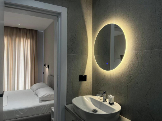 Others 3, Lians Rooms, Vlorës