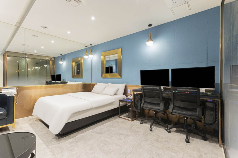 Bedroom 8