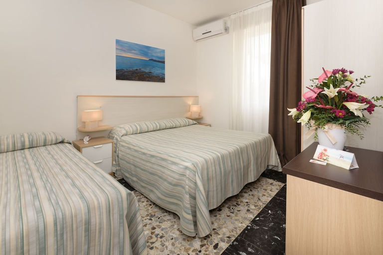 Bedroom 5, Hotel La Marina Mhotelsgroup, Imperia