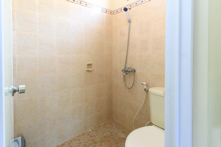Bathroom 11