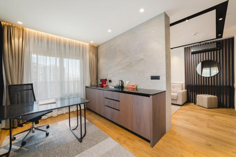 Others 5, Signum Hotel
