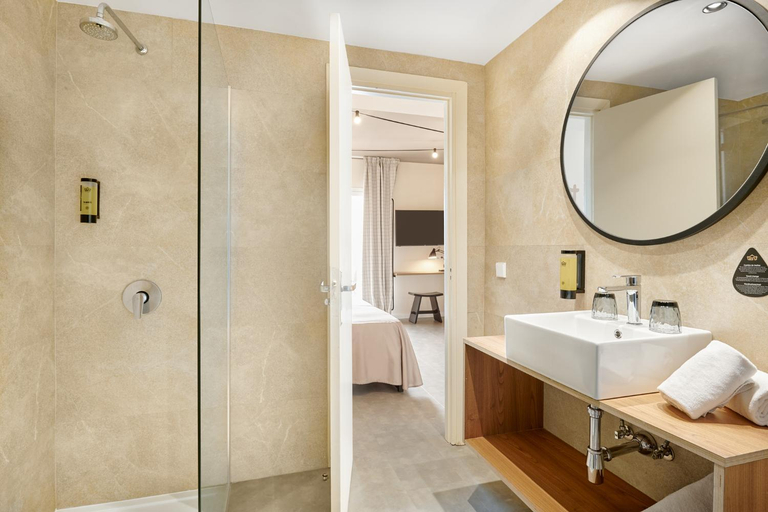 Bathroom 4, tent Palmanova, Baleares