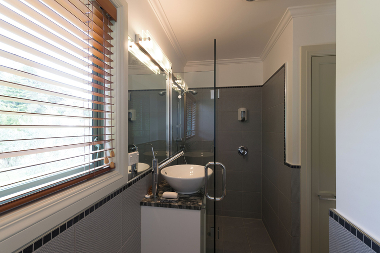Bathroom 3, Woodies Retreat, Far North