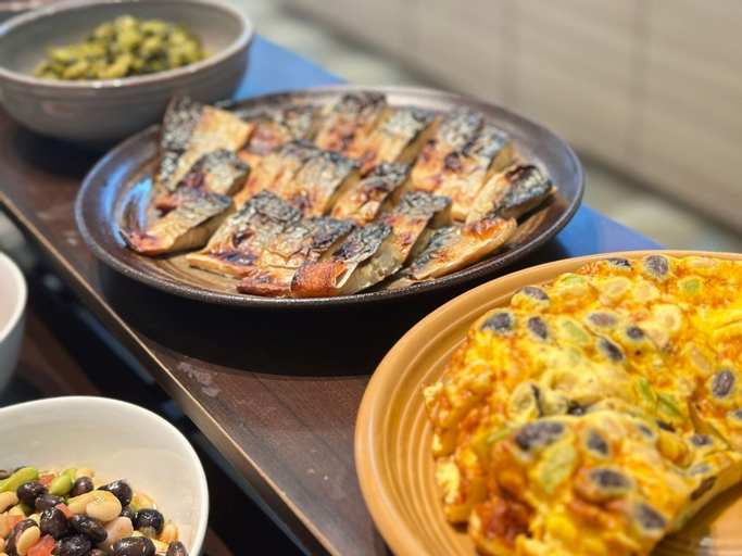 Food & Drinks 9