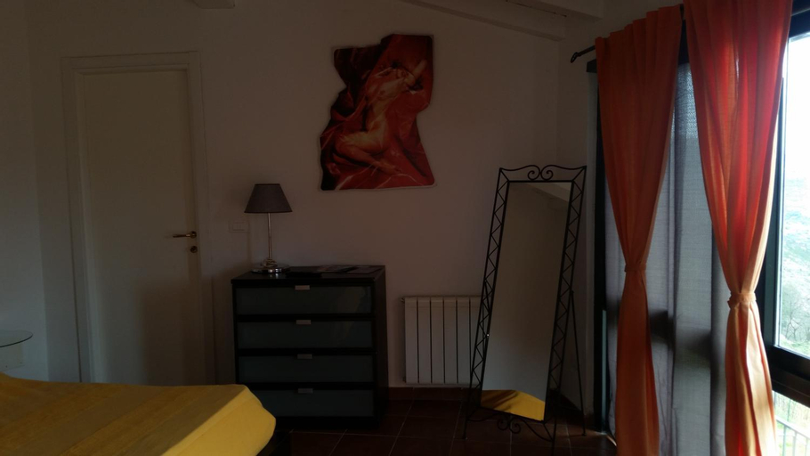 Bedroom 2, Sol y Ombra, Savona
