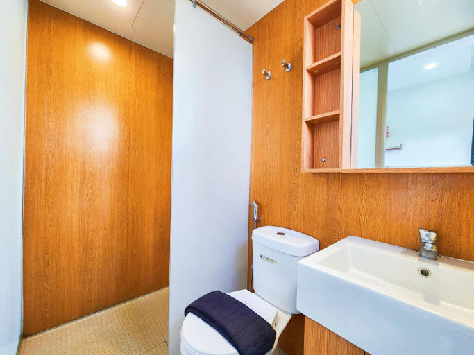 Bathroom, KLIA Lili Residensi 5+2 PAX with Stunning Pool, Seremban