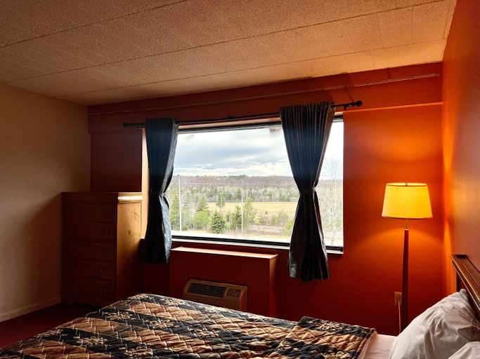 Others 4, Lively Inn and Suites, Greater Sudbury