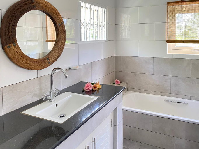 Bathroom, Chalets Bougainville