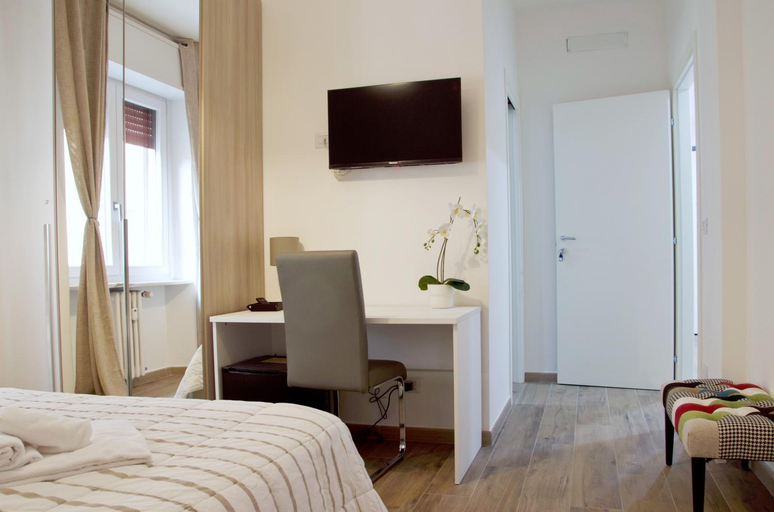 Others 3, Minerva Rooms, Pavia