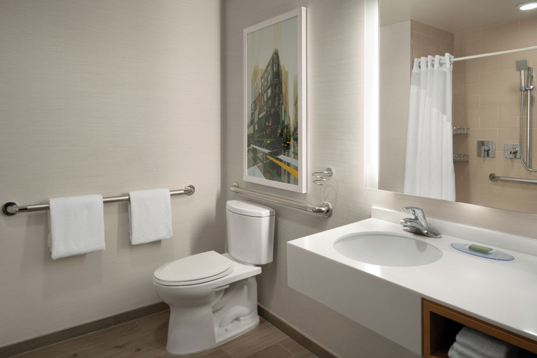 Bathroom 4, Courtyard by Marriott San Diego Gaslamp/Convention Center, San Diego