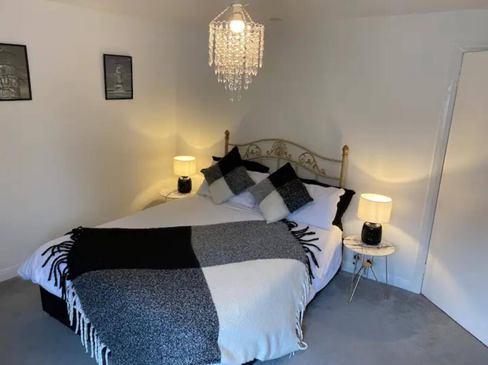Room 2, 2 Bed-sleeps 4-sea View-pet Friendly-parking, Carmarthenshire