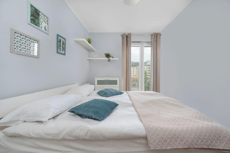 Bedroom 3, Wroclaw Apartment With Bathub by Renters, Środa Śląska