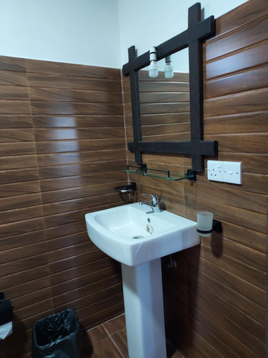 Bathroom 3, Nine Arch Gap, Ella