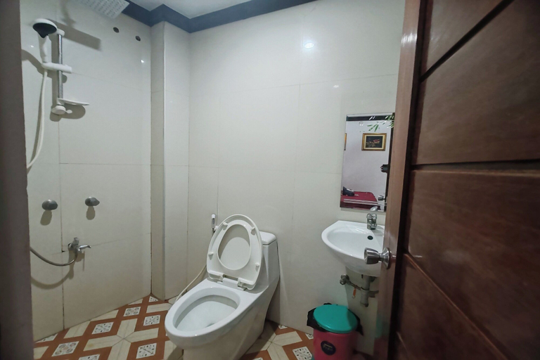 Bathroom 3, Jace's Travellers Inn, El Nido
