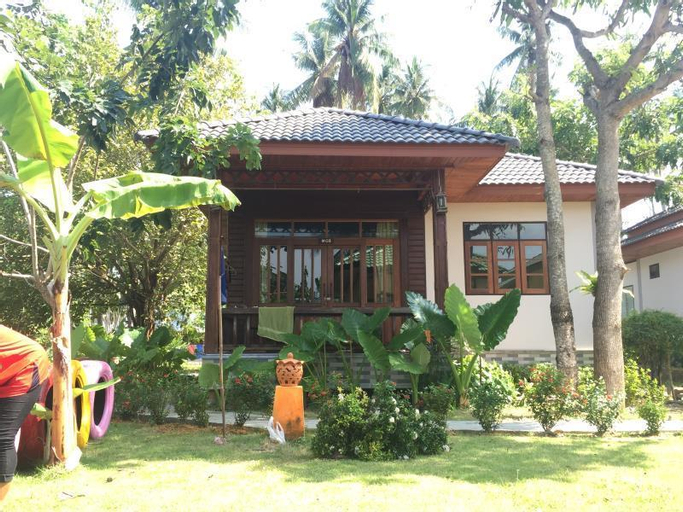 Exterior 14