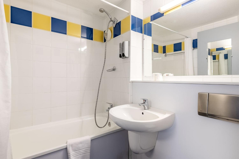 Bathroom, Hotel Le Roxane, Dordogne
