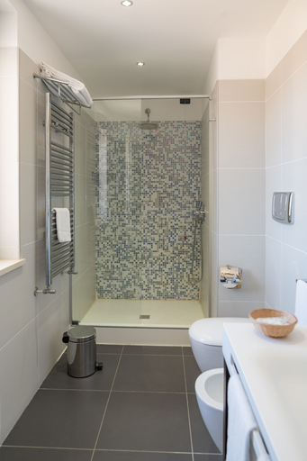 Bathroom 4, Hotel Napoleon, Crotone