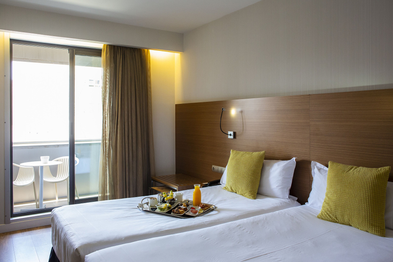 Bedroom 2, Hotel Vincci Zentro Zaragoza, Zaragoza